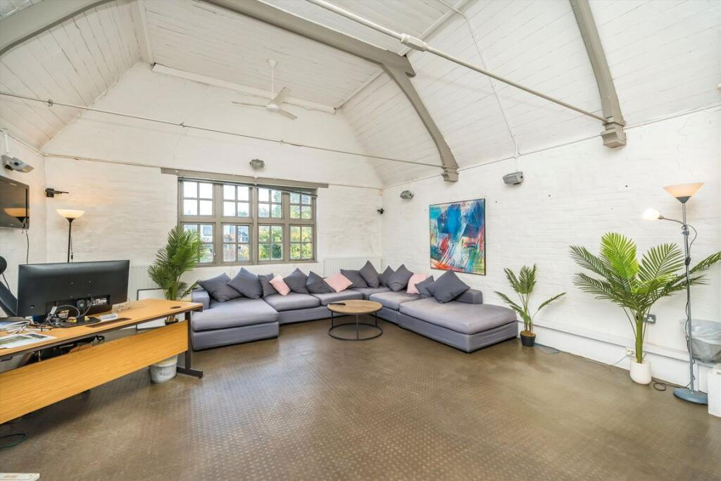 top floor of the old laundry - detached house putney